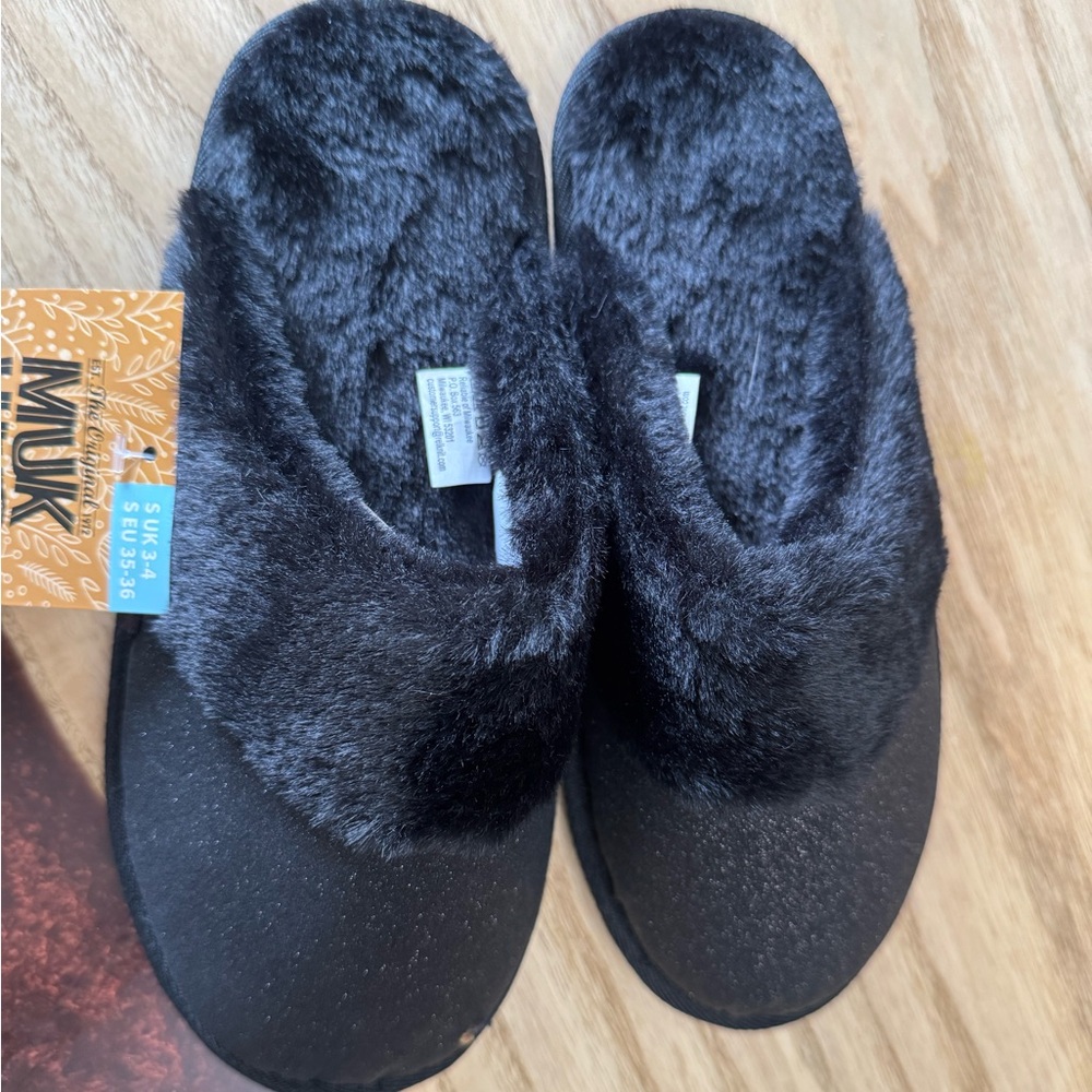 Muk Luks Women's Cozy Black Slippers